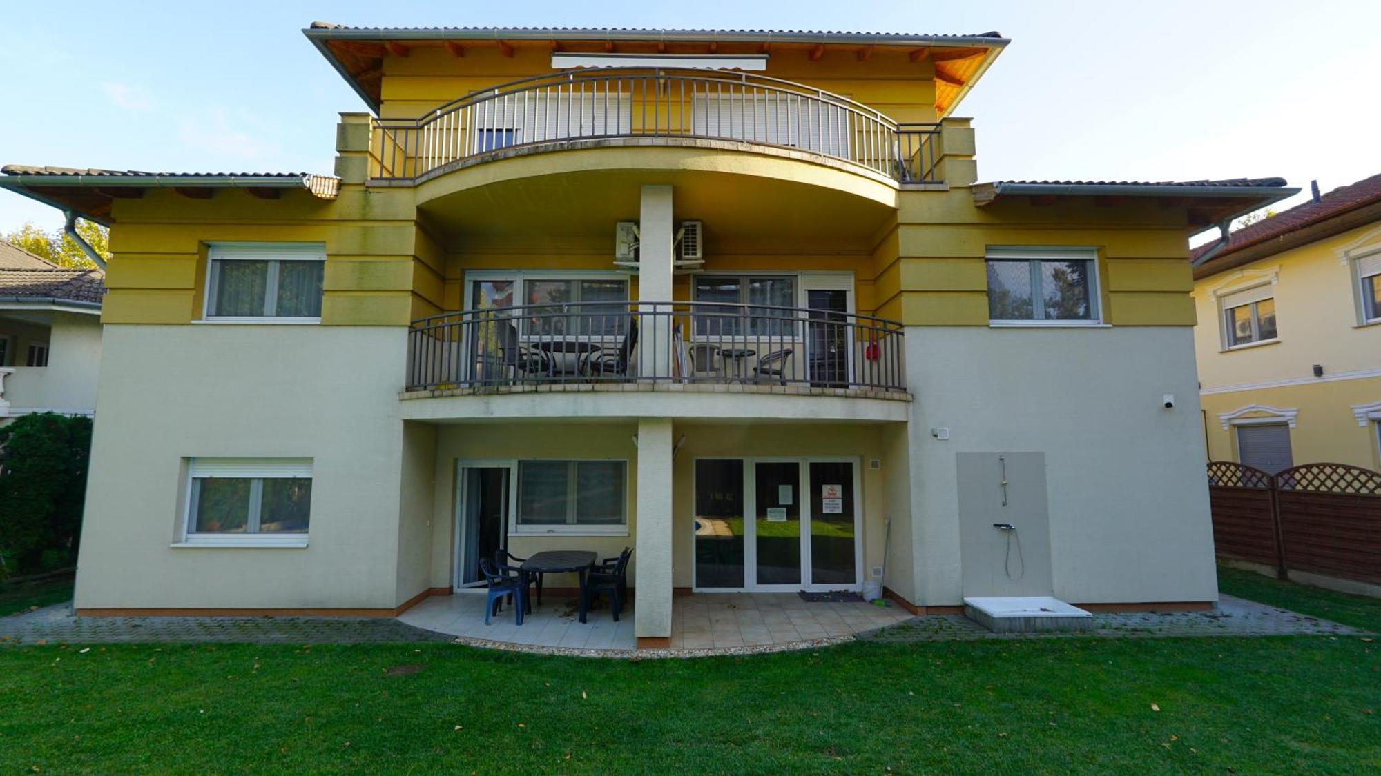 Apartment Yellow Sun Apartman