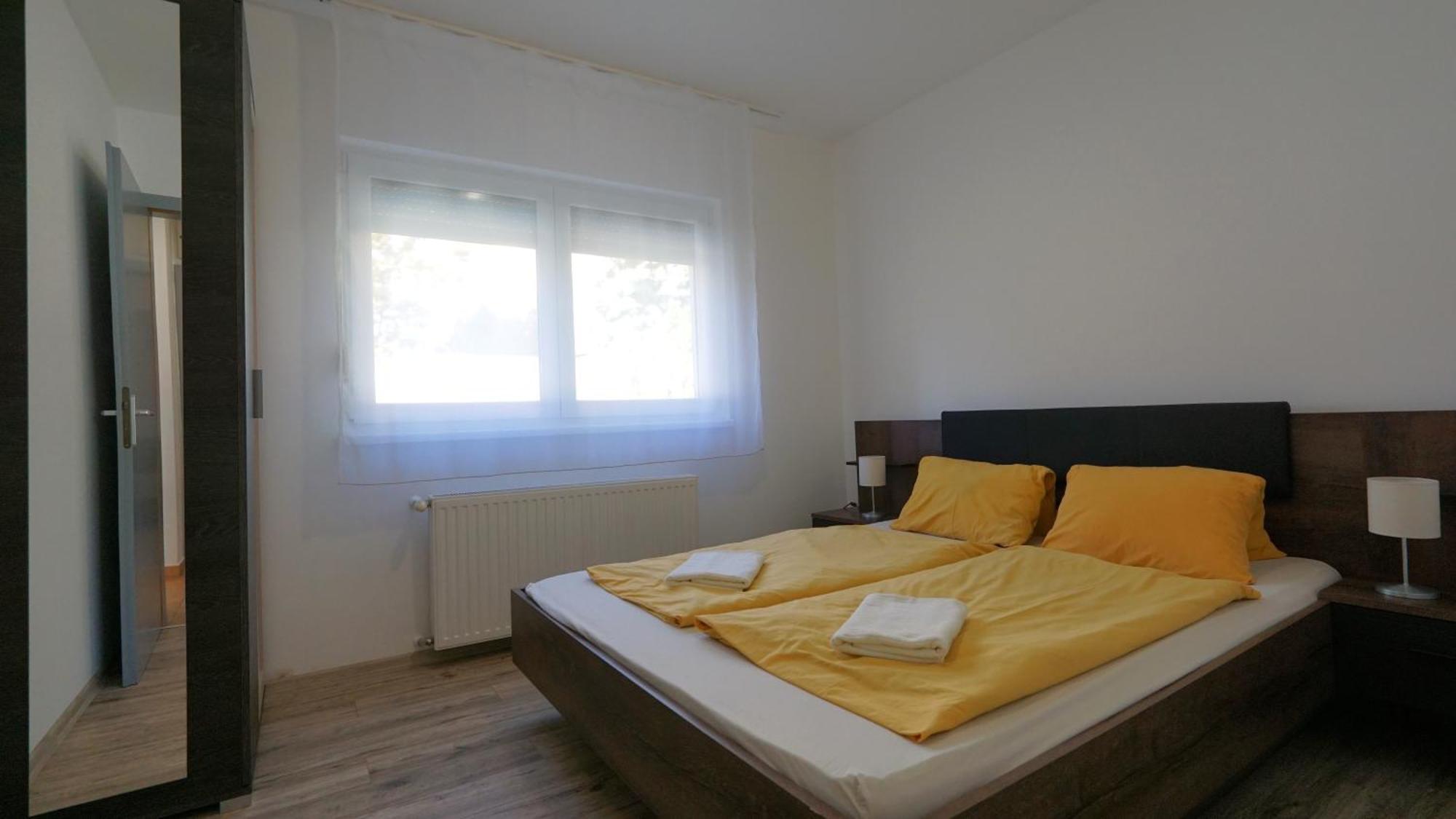 Apartment Yellow Sun Apartman