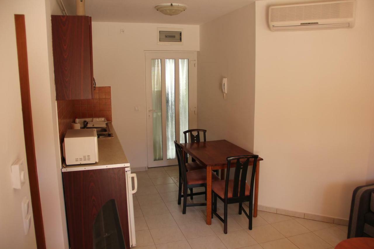 Apartment Yellow Sun Apartman *