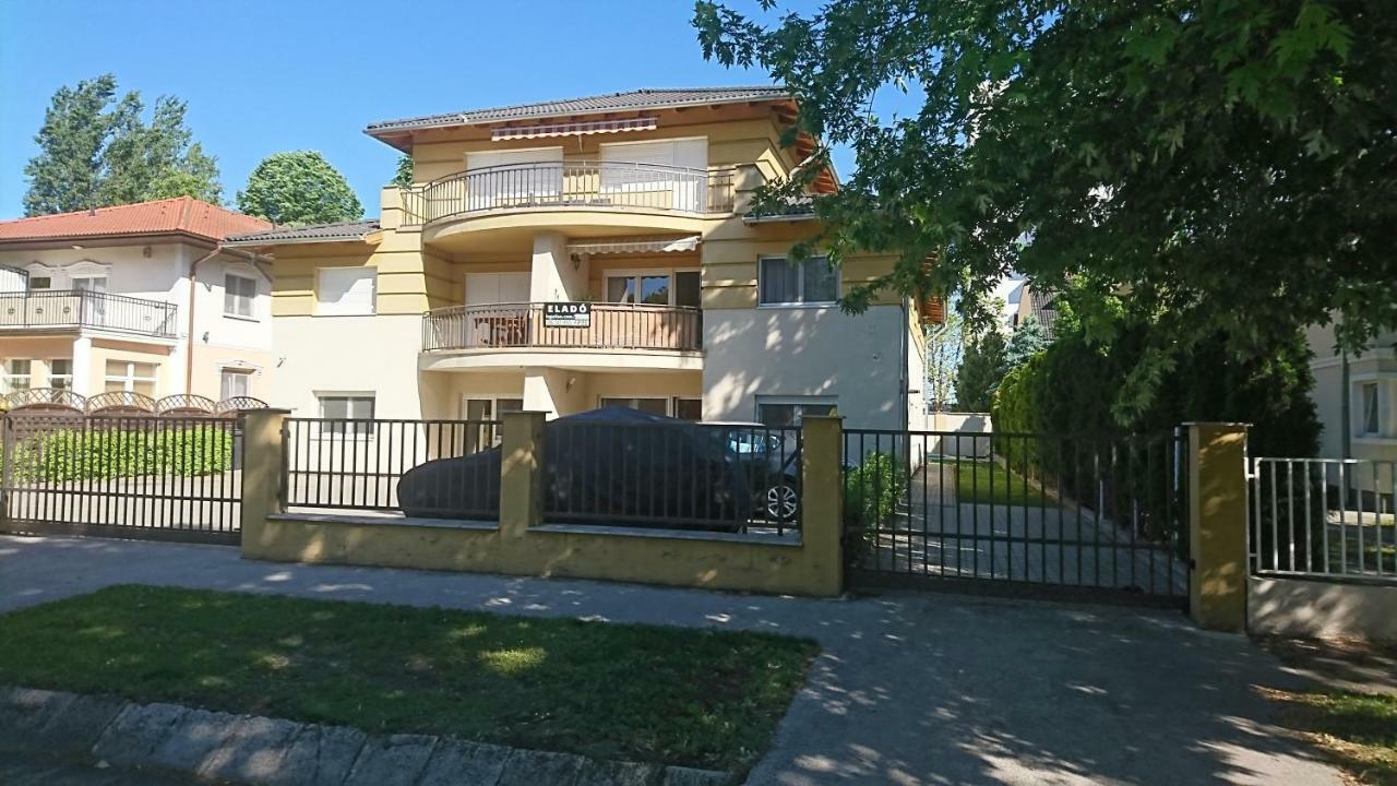 Apartment Yellow Sun Apartman Siofok