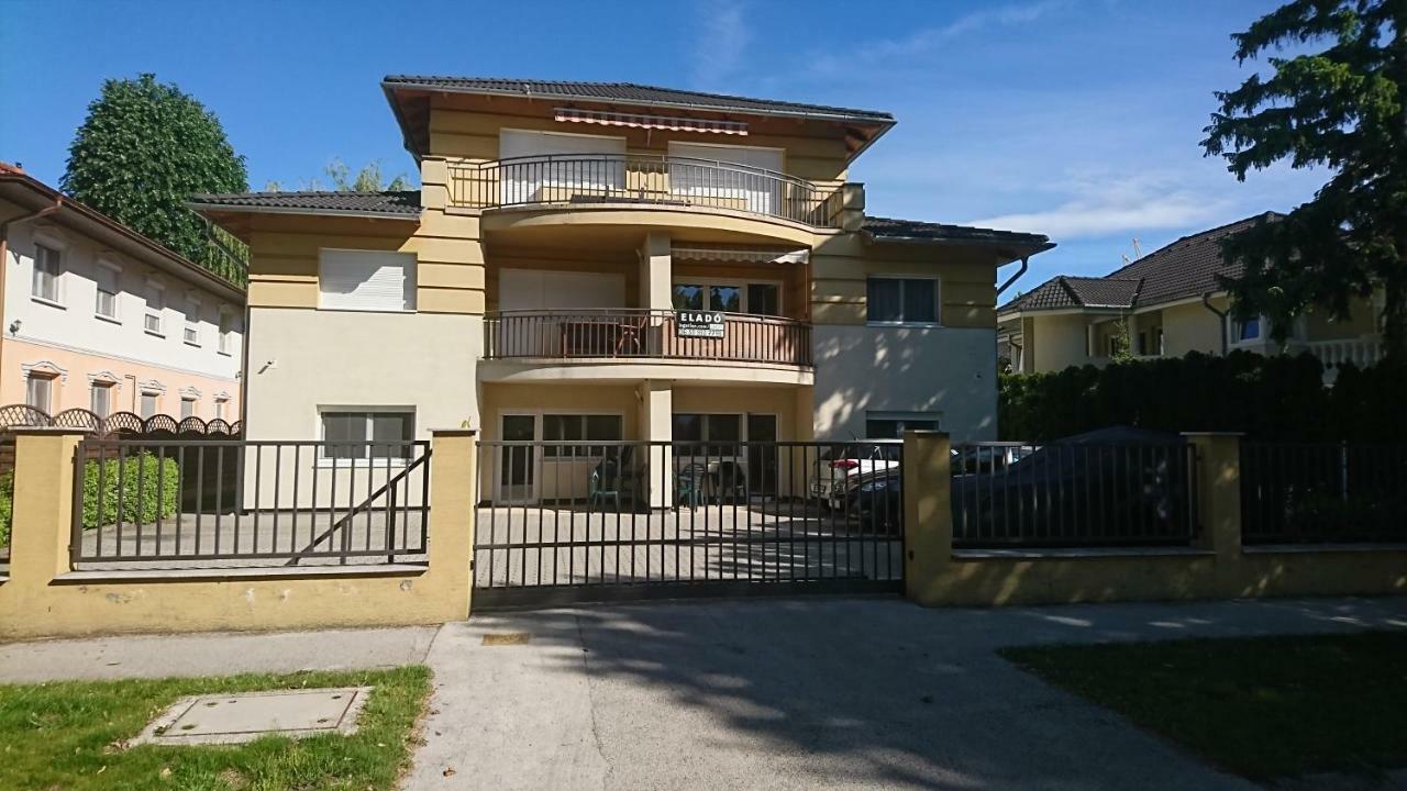 Yellow Sun Apartman Apartment