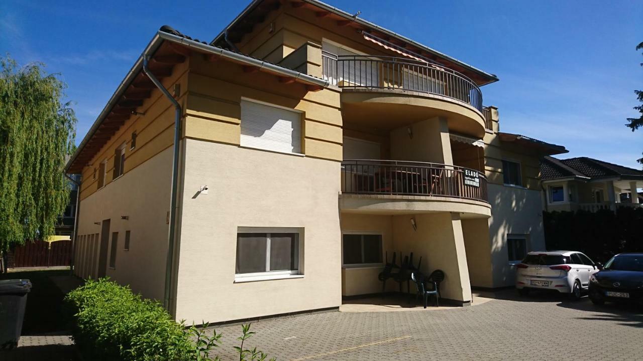 Yellow Sun Apartman Apartment Siofok